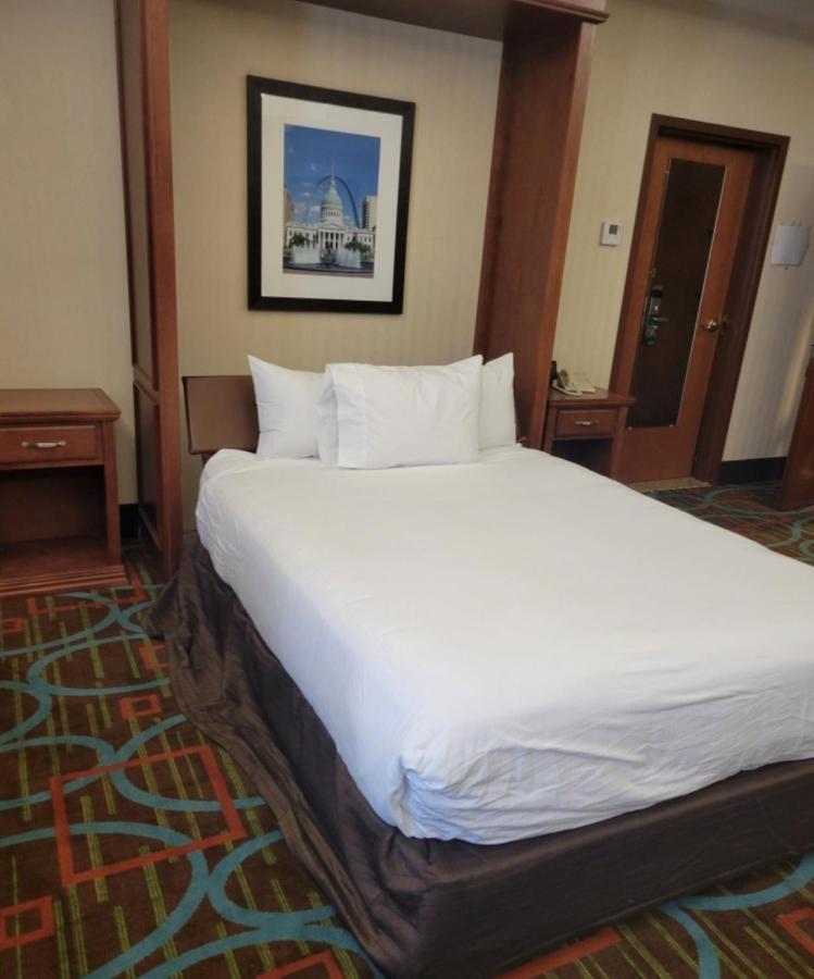 מלון Saint Ann Wingate By Wyndham St Louis Airport מראה חיצוני תמונה