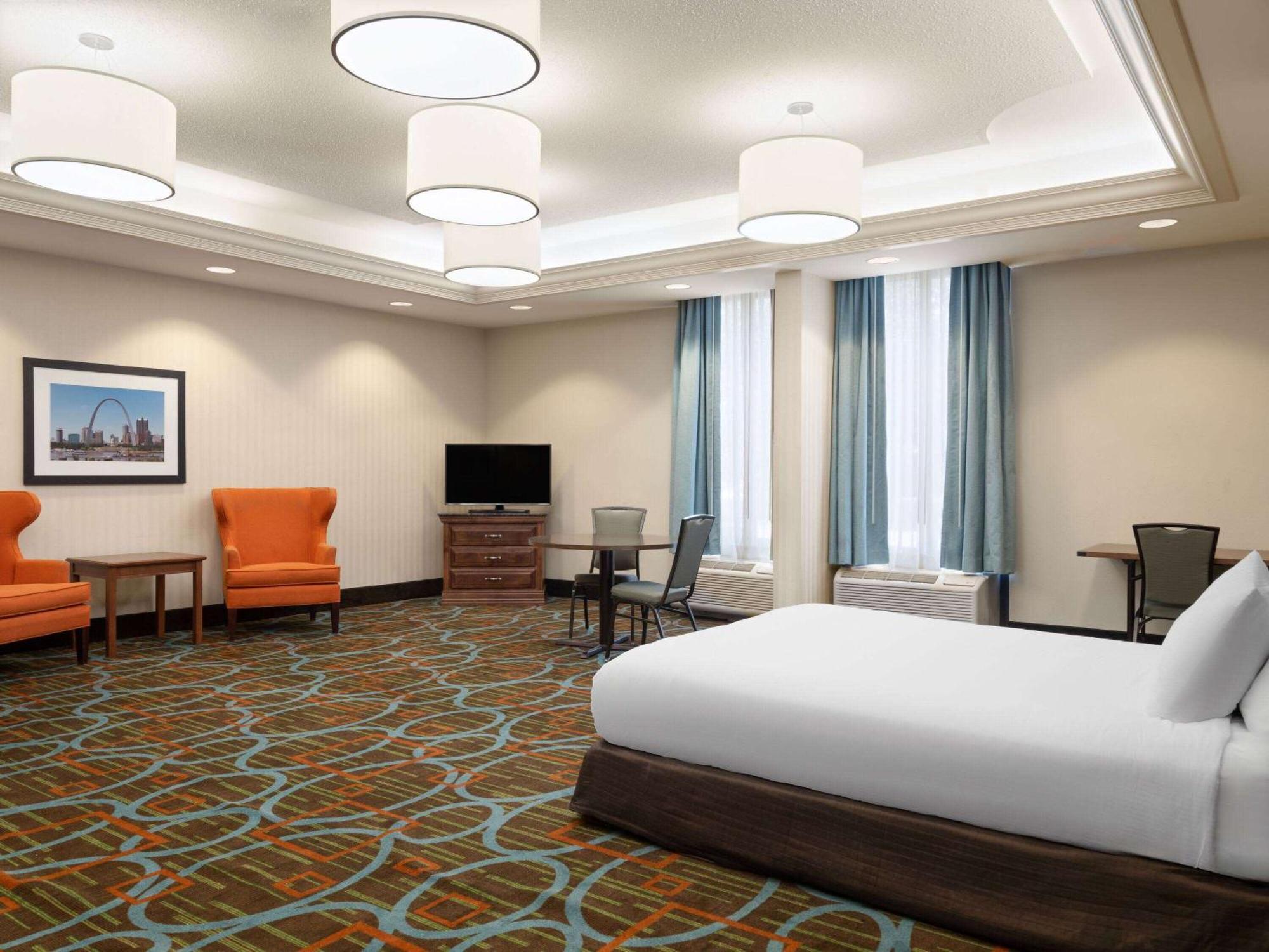 מלון Saint Ann Wingate By Wyndham St Louis Airport מראה חיצוני תמונה
